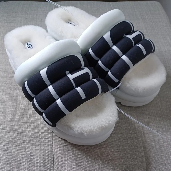 UGG Maxi Slide Logo Women's Slides Slippers White & Black UGG Logo Size 7 New - Picture 7 of 11
